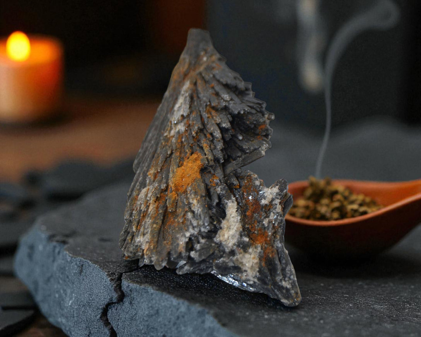 Black Natura lKyanite