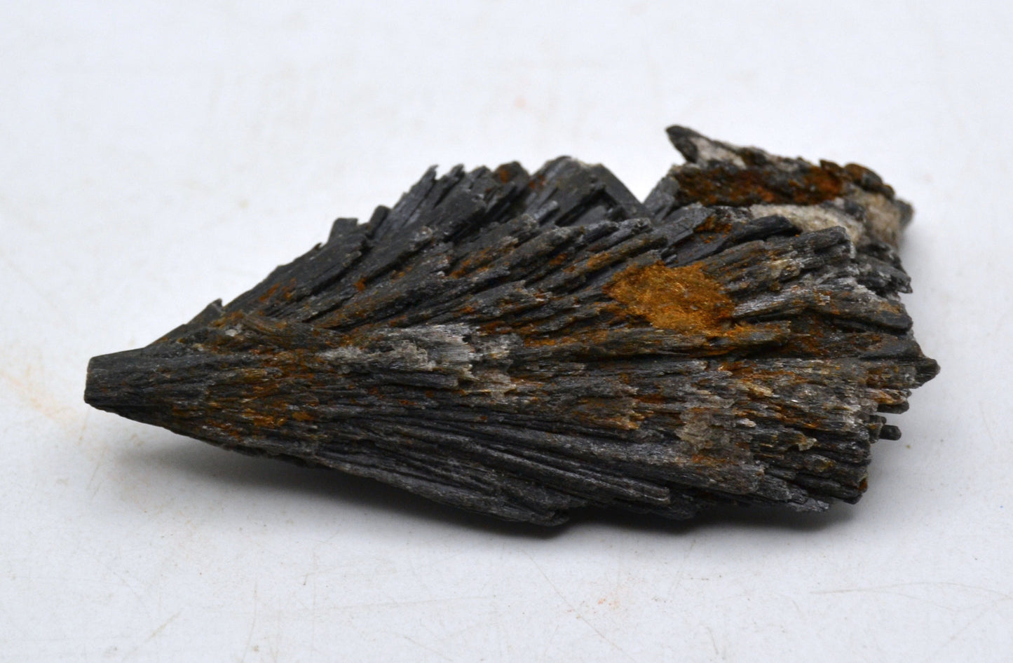 Black Natura lKyanite